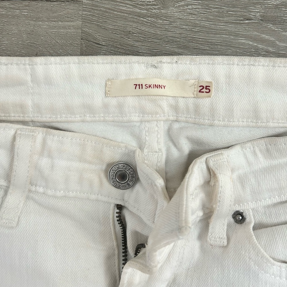 Levi’s 711 skinny white